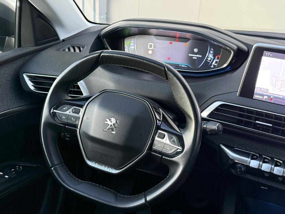 PEUGEOT 3008 1,5 HDI☆ALLURE☆PANORAMA☆VIRTUAL COCKPIT☆AMBIENT LIGHT☆, 2018 god. - 17