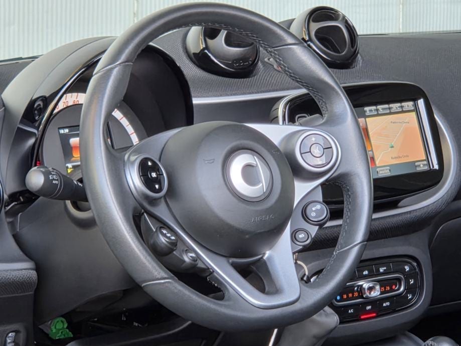 Smart fortwo cabrio TURBO 90KS automatik,LED,AUTOM.KLIMA,NAVIGACIJA, 2017 god. - 22