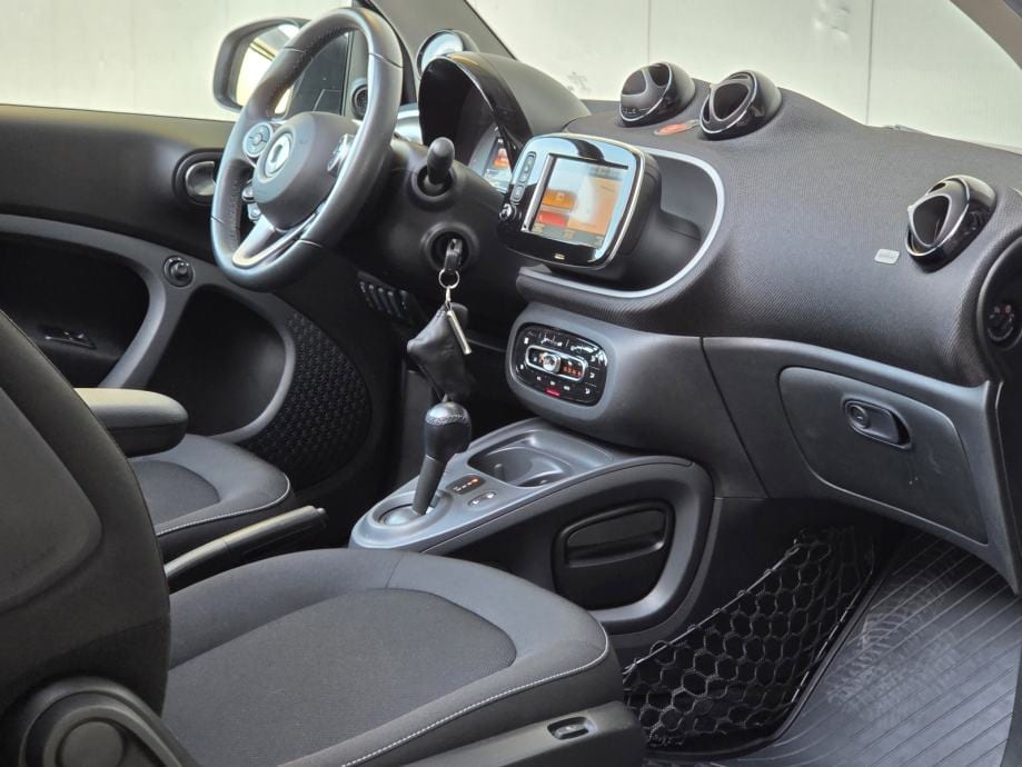 Smart fortwo cabrio TURBO 90KS automatik,LED,AUTOM.KLIMA,NAVIGACIJA, 2017 god. - 27