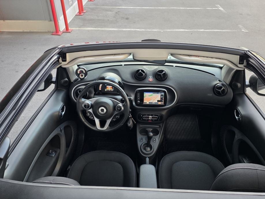 Smart fortwo cabrio TURBO 90KS automatik,LED,AUTOM.KLIMA,NAVIGACIJA, 2017 god. - 29