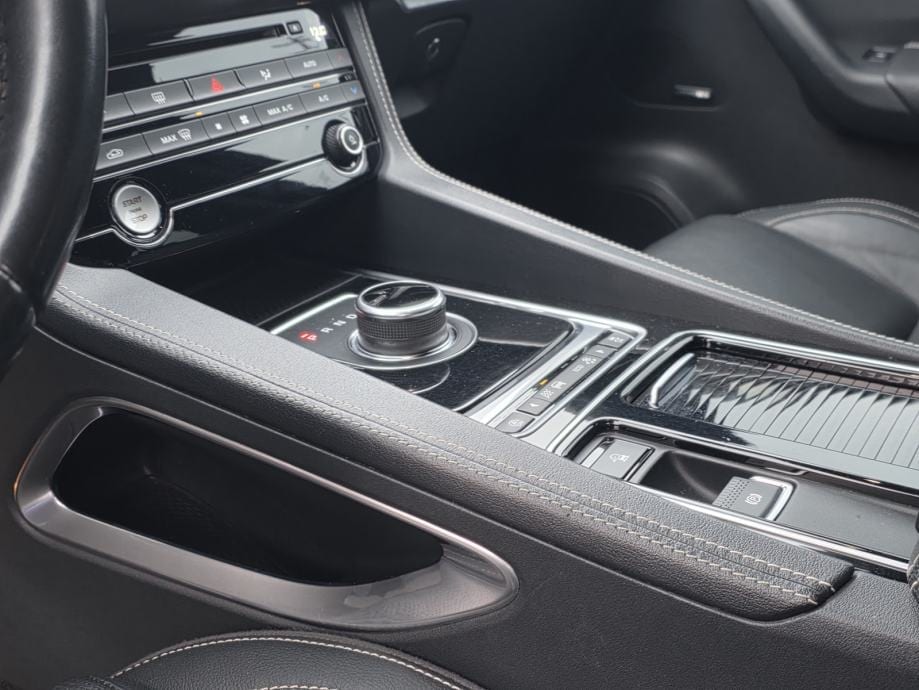 Jaguar F-Pace 3.0 D SPORT automatik,LED,NAVI,ALU 22,AMBIENT,VIRTUAL, 2018 god. - 19