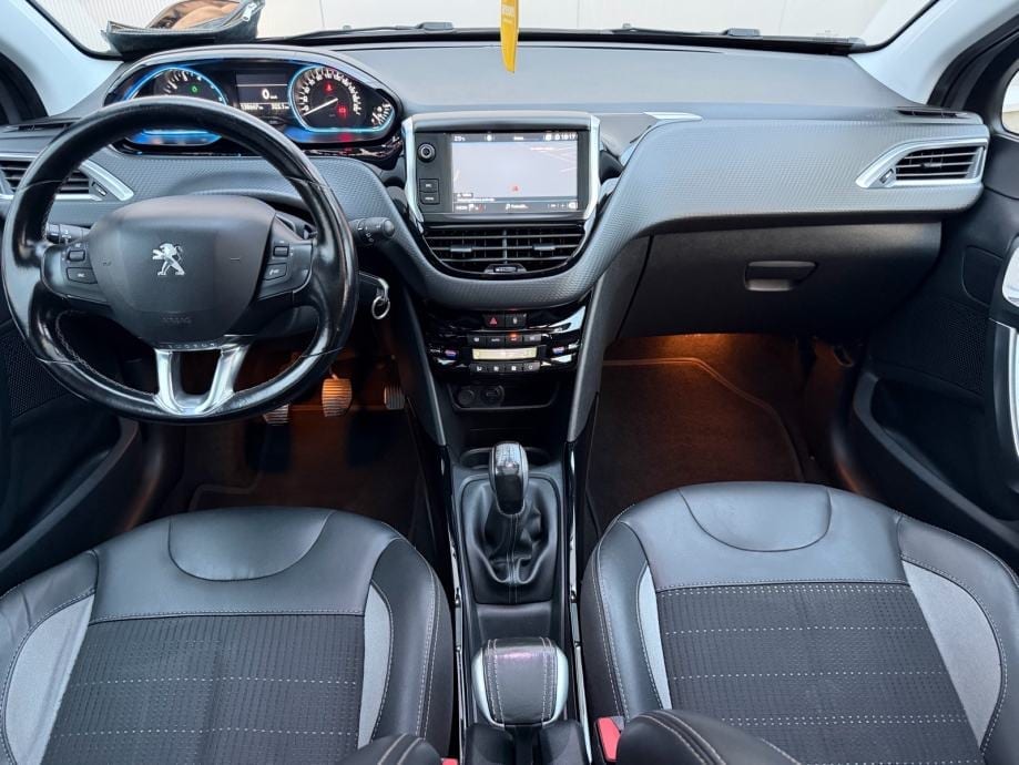 PEUGEOT 2008 1,2-REGISTRIRAN GODINU DANA-PANORAMA-VELIKI SERVIS-KLIMA-, 2017 god. - 7