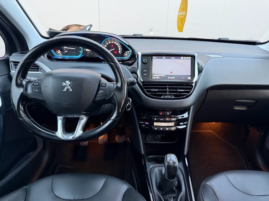 PEUGEOT 2008 1,2-REGISTRIRAN GODINU DANA-PANORAMA-VELIKI SERVIS-KLIMA-, 2017 god. - 12