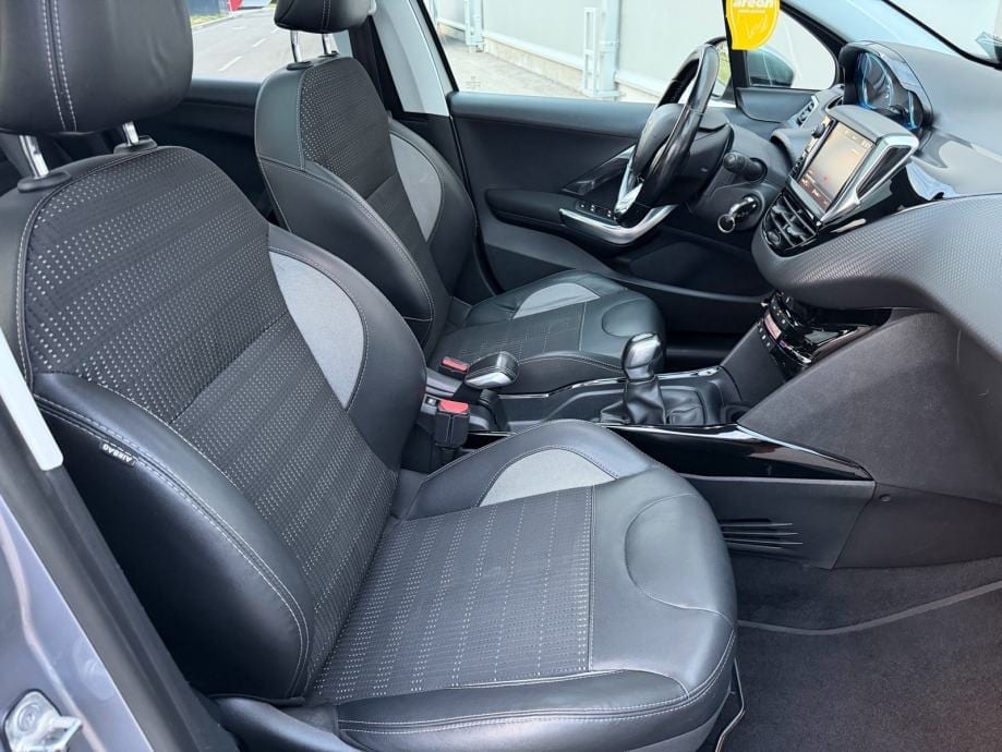 PEUGEOT 2008 1,2-REGISTRIRAN GODINU DANA-PANORAMA-VELIKI SERVIS-KLIMA-, 2017 god. - 13