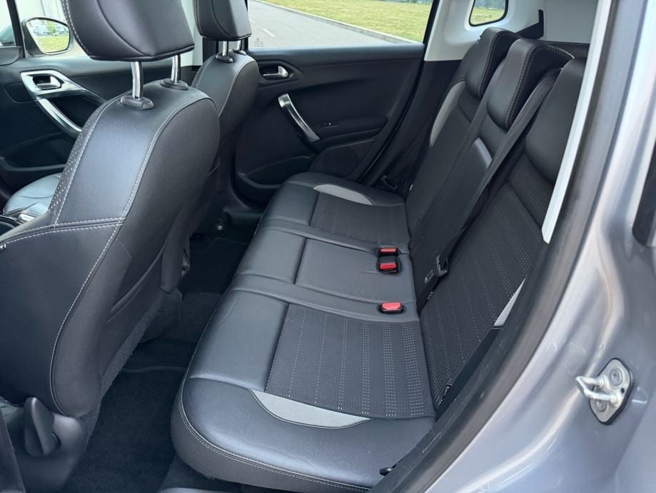 PEUGEOT 2008 1,2-REGISTRIRAN GODINU DANA-PANORAMA-VELIKI SERVIS-KLIMA-, 2017 god. - 16