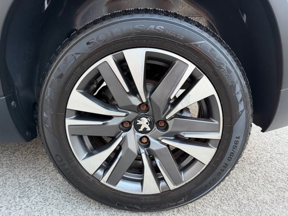 PEUGEOT 2008 1,2-REGISTRIRAN GODINU DANA-PANORAMA-VELIKI SERVIS-KLIMA-, 2017 god. - 18