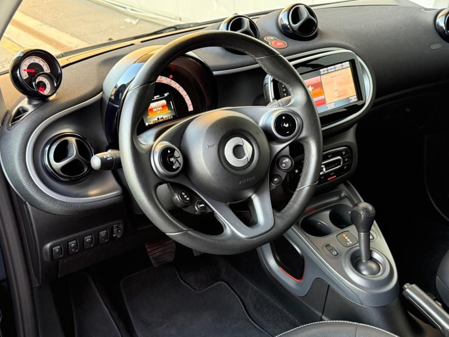 Smart fortwo cabrio TURBO 90KS,NAVI,AUTOMATSKA KLIMA,LED,KOŽA,PDC, 2016 god. - 19