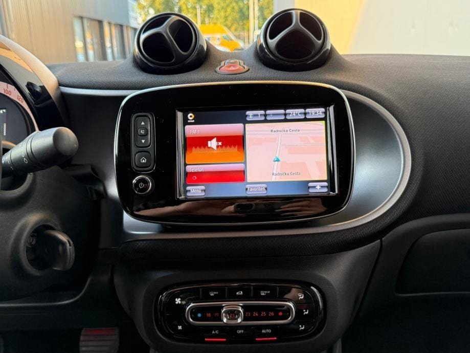 Smart fortwo cabrio TURBO 90KS,NAVI,AUTOMATSKA KLIMA,LED,KOŽA,PDC, 2016 god. - 21