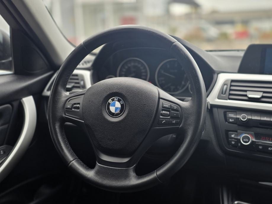 BMW serija 3 Touring 318D,NAVI,PDC,LED,NOVI LANAC I KVAČILO, 2013 god. - 23