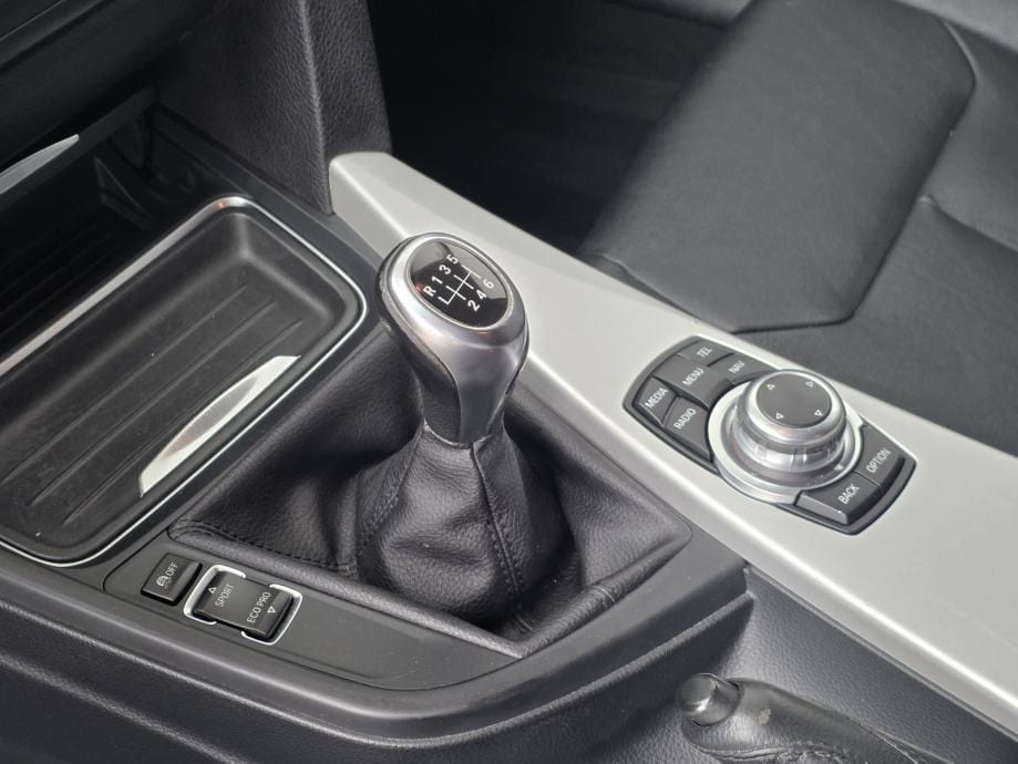 BMW serija 3 Touring 318D,NAVI,PDC,LED,NOVI LANAC I KVAČILO, 2013 god. - 22