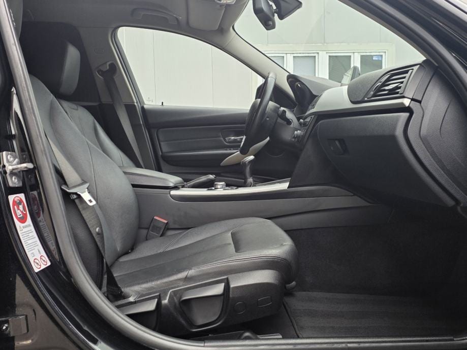 BMW serija 3 Touring 318D,NAVI,PDC,LED,NOVI LANAC I KVAČILO, 2013 god. - 26