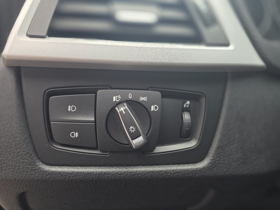 BMW serija 3 Touring 318D,NAVI,PDC,LED,NOVI LANAC I KVAČILO, 2013 god. - 27