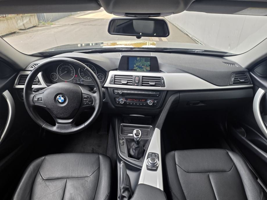 BMW serija 3 Touring 318D,NAVI,PDC,LED,NOVI LANAC I KVAČILO, 2013 god. - 28
