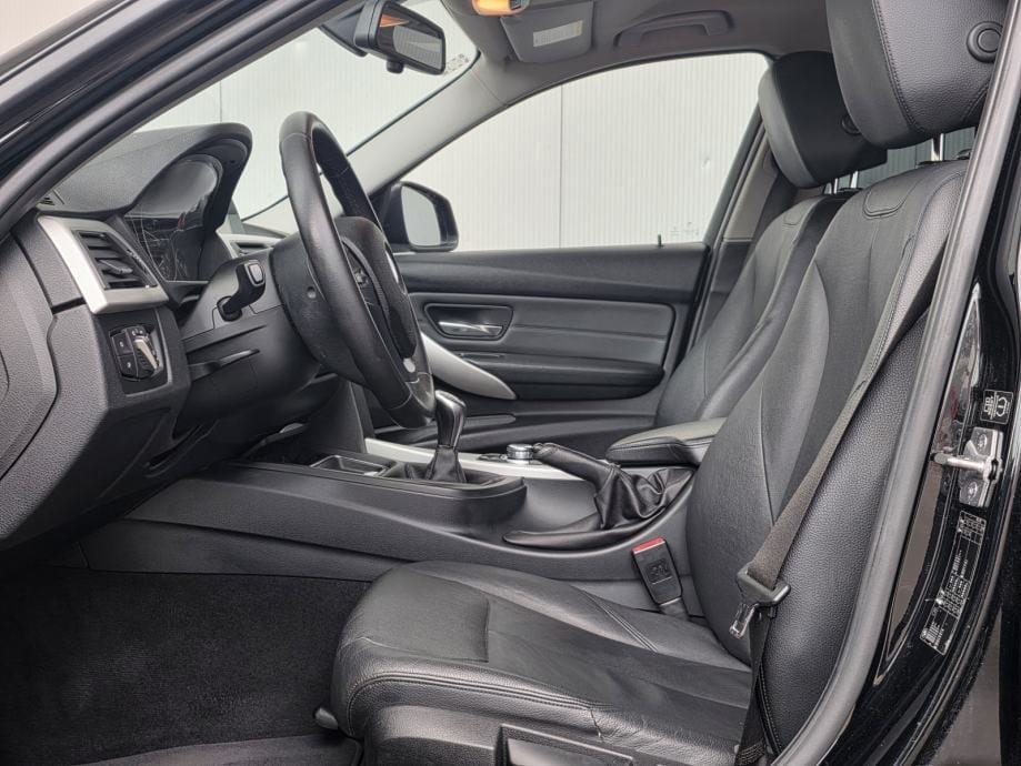 BMW serija 3 Touring 318D,NAVI,PDC,LED,NOVI LANAC I KVAČILO, 2013 god. - 29