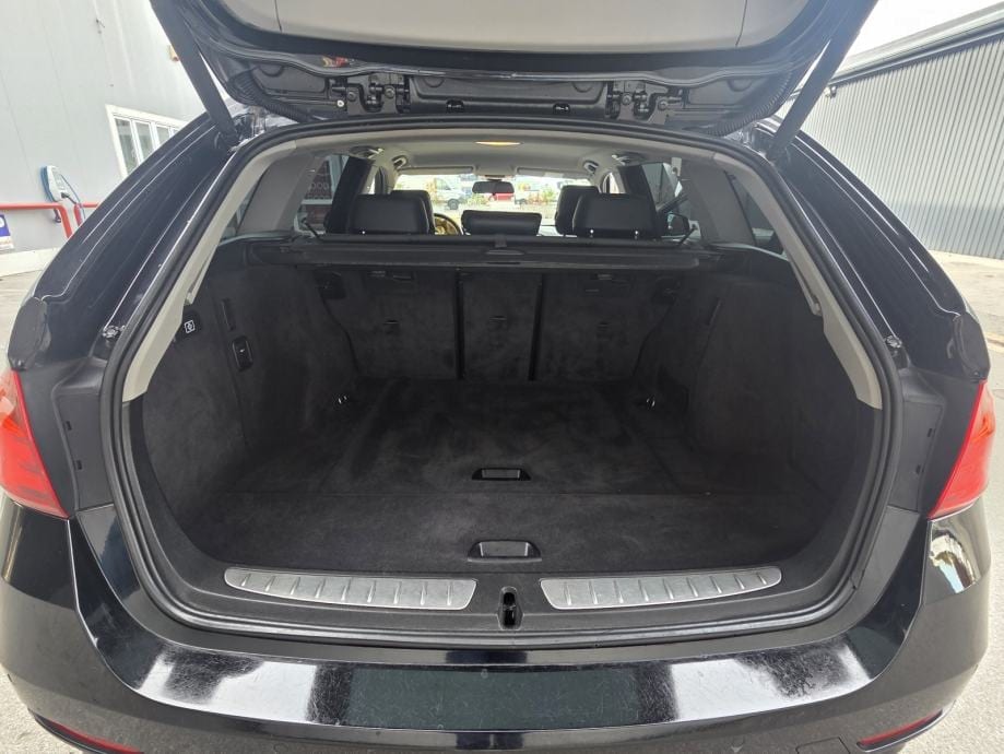 BMW serija 3 Touring 318D,NAVI,PDC,LED,NOVI LANAC I KVAČILO, 2013 god. - 30