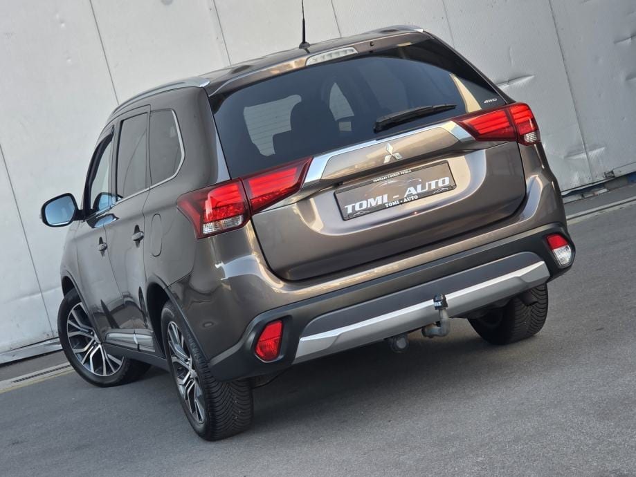 Mitsubishi Outlander 2,2 DI-D 4WD automatik,LED,KAMERA,AUT.KLIMA,NAVI, 2016 god. - 4