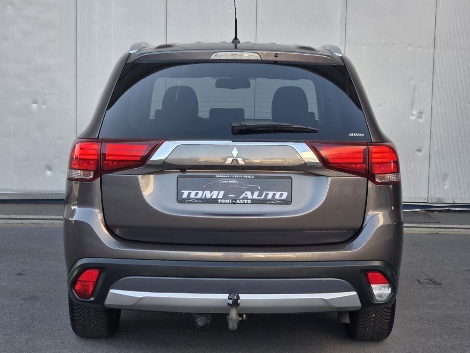 Mitsubishi Outlander 2,2 DI-D 4WD automatik,LED,KAMERA,AUT.KLIMA,NAVI, 2016 god. - 6