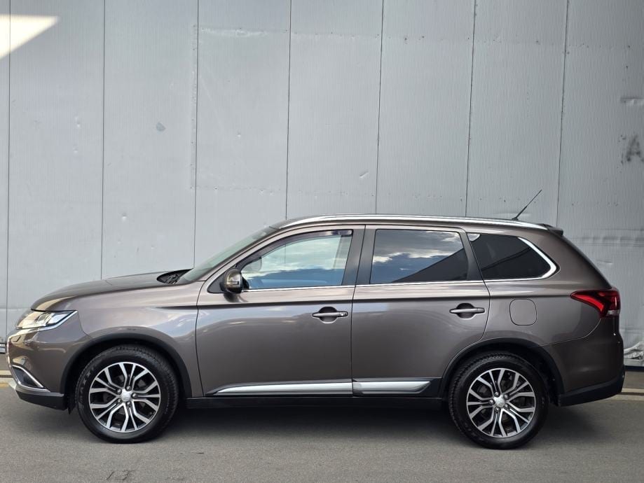 Mitsubishi Outlander 2,2 DI-D 4WD automatik,LED,KAMERA,AUT.KLIMA,NAVI, 2016 god. - 7