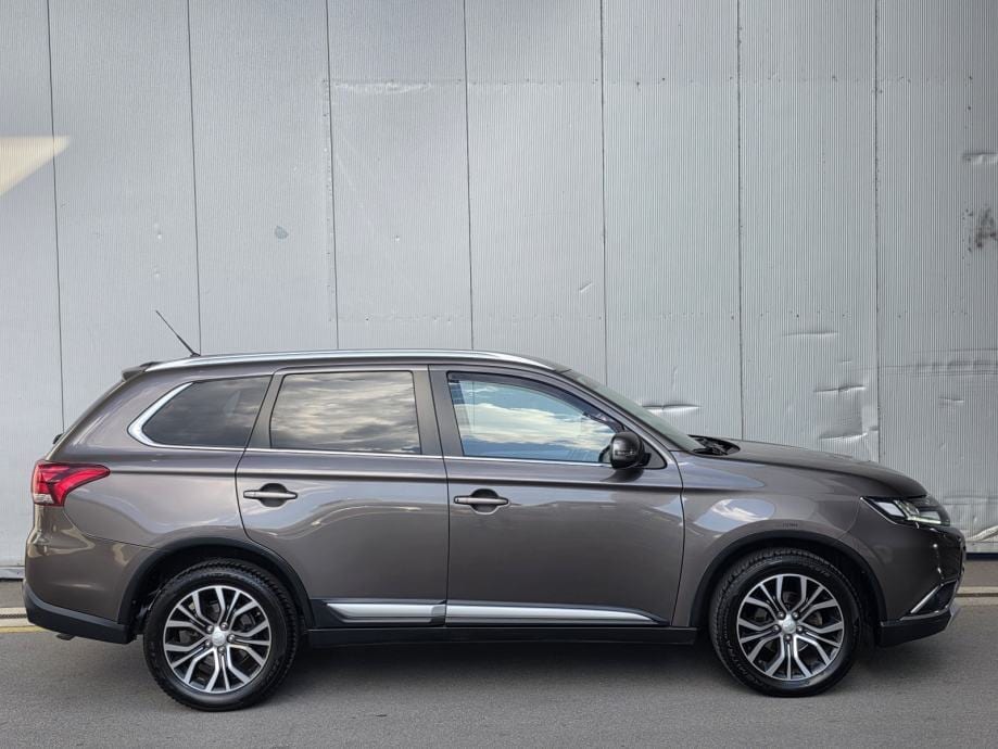 Mitsubishi Outlander 2,2 DI-D 4WD automatik,LED,KAMERA,AUT.KLIMA,NAVI, 2016 god. - 8