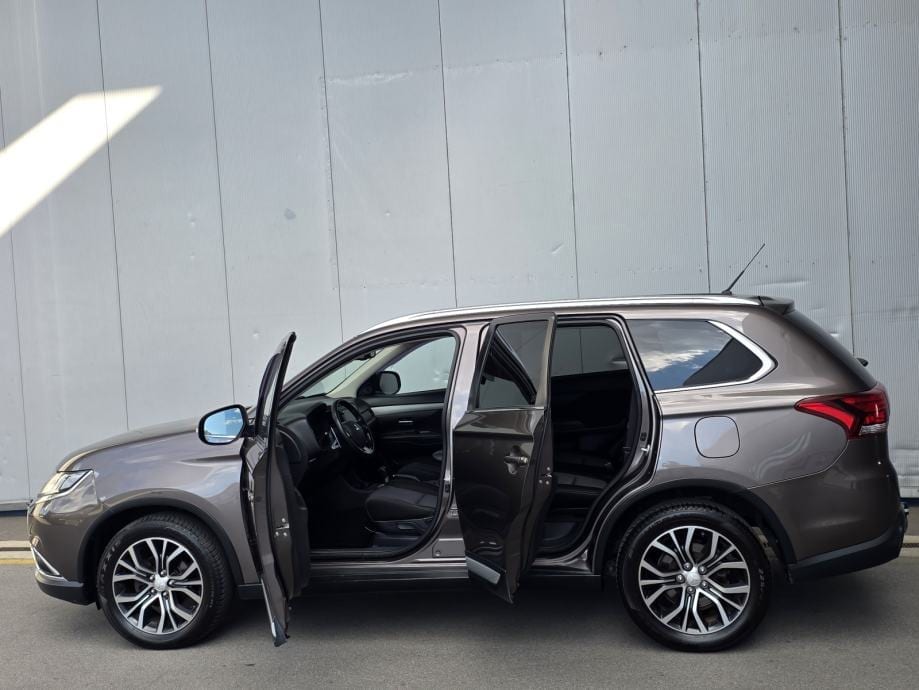 Mitsubishi Outlander 2,2 DI-D 4WD automatik,LED,KAMERA,AUT.KLIMA,NAVI, 2016 god. - 9