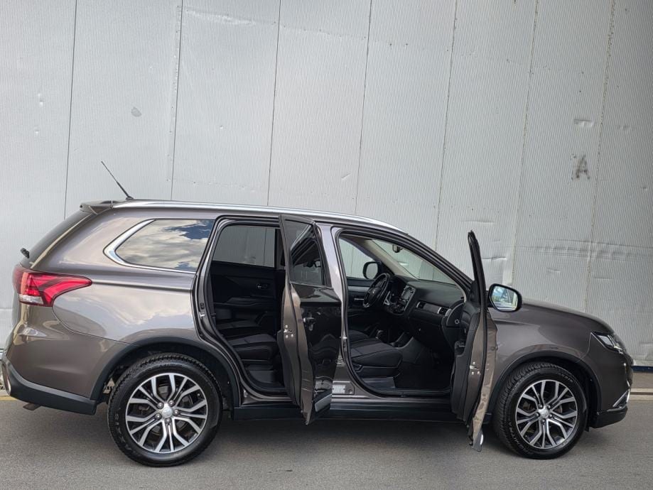Mitsubishi Outlander 2,2 DI-D 4WD automatik,LED,KAMERA,AUT.KLIMA,NAVI, 2016 god. - 10