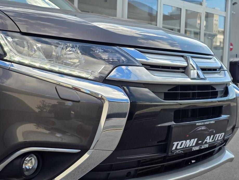 Mitsubishi Outlander 2,2 DI-D 4WD automatik,LED,KAMERA,AUT.KLIMA,NAVI, 2016 god. - 15