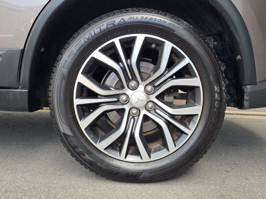 Mitsubishi Outlander 2,2 DI-D 4WD automatik,LED,KAMERA,AUT.KLIMA,NAVI, 2016 god. - 16