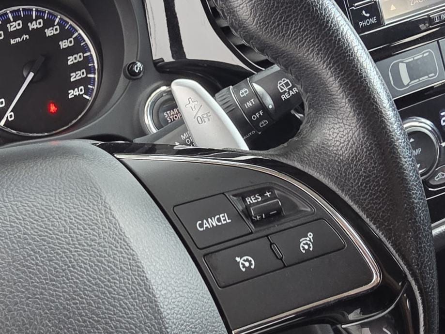 Mitsubishi Outlander 2,2 DI-D 4WD automatik,LED,KAMERA,AUT.KLIMA,NAVI, 2016 god. - 17