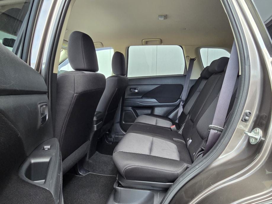 Mitsubishi Outlander 2,2 DI-D 4WD automatik,LED,KAMERA,AUT.KLIMA,NAVI, 2016 god. - 18