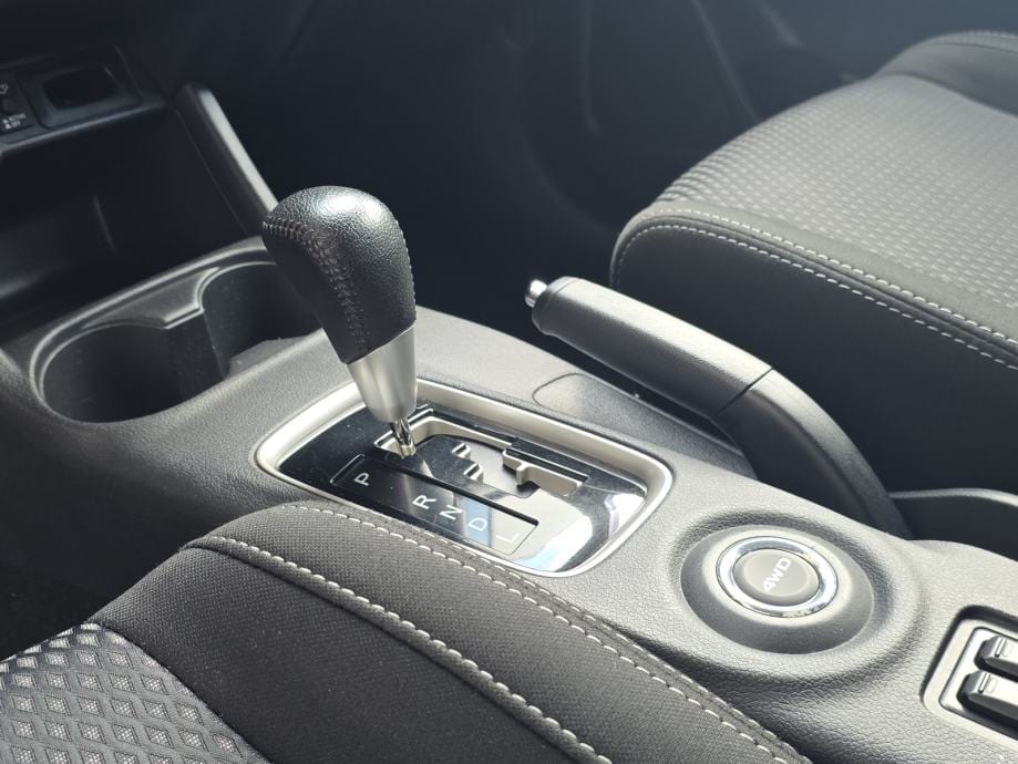 Mitsubishi Outlander 2,2 DI-D 4WD automatik,LED,KAMERA,AUT.KLIMA,NAVI, 2016 god. - 19