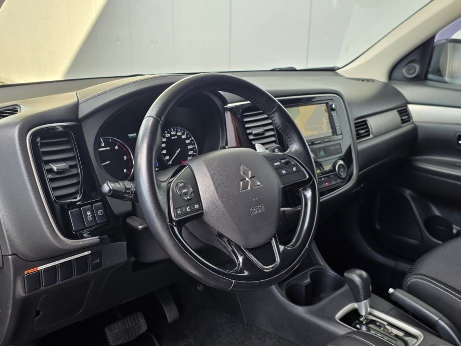 Mitsubishi Outlander 2,2 DI-D 4WD automatik,LED,KAMERA,AUT.KLIMA,NAVI, 2016 god. - 22