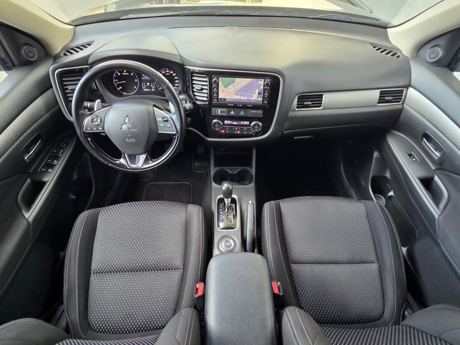 Mitsubishi Outlander 2,2 DI-D 4WD automatik,LED,KAMERA,AUT.KLIMA,NAVI, 2016 god. - 26