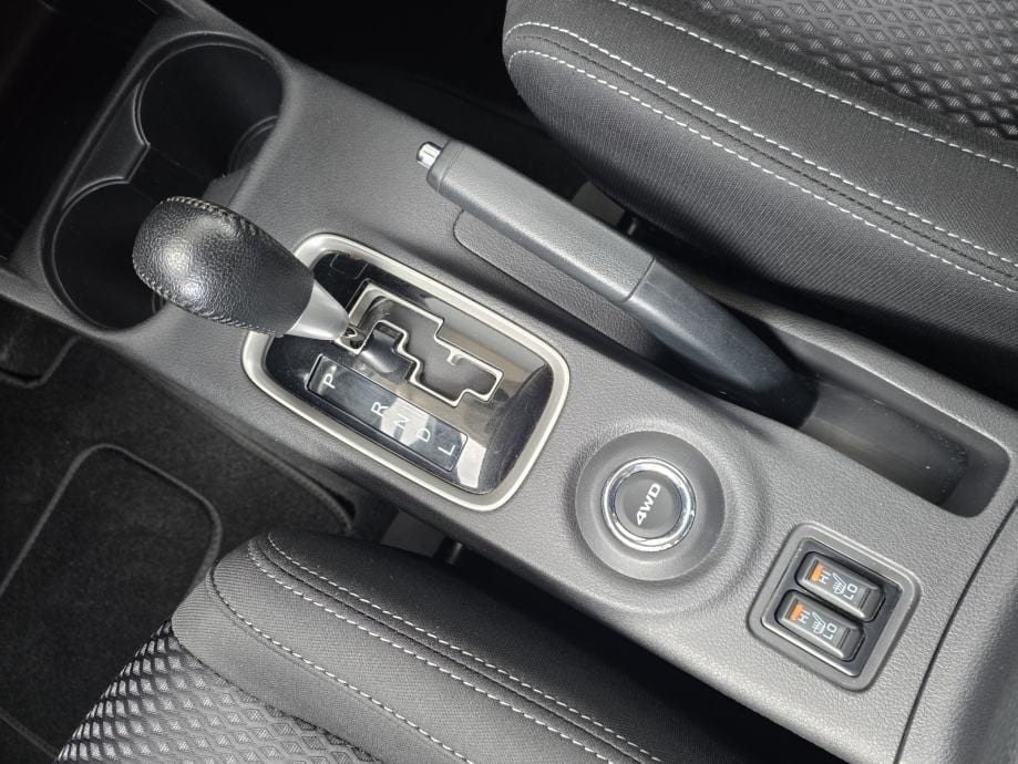 Mitsubishi Outlander 2,2 DI-D 4WD automatik,LED,KAMERA,AUT.KLIMA,NAVI, 2016 god. - 30