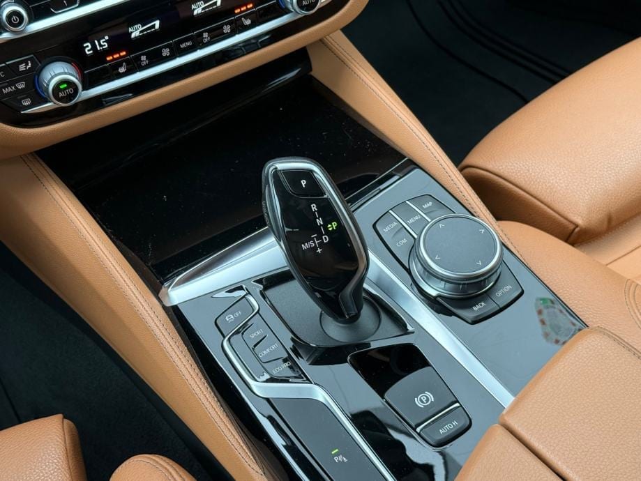 BMW 520 D xDRIVE☆AUTOMATIK☆LUXURY☆AMBIENT LIGHT☆H/K OZVUČENJE☆KAMERA☆, 2019 god. - 19