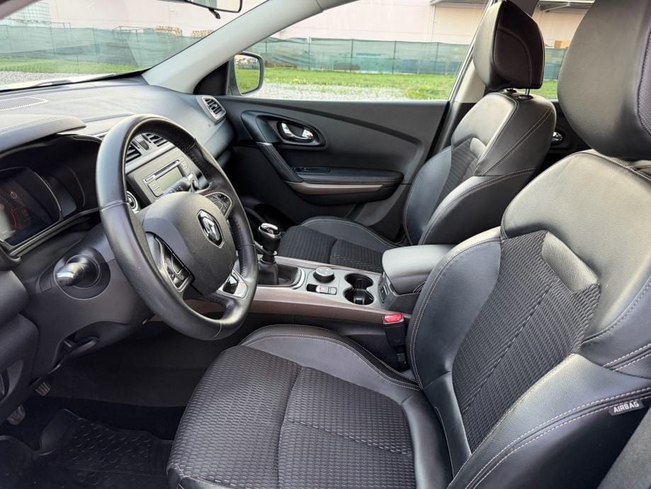 RENAULT KADJAR dCi130-PERLA BIJELA-REGISTRIRAN-PUNO OPREME-TOP STANJE-, 2015 god. - 15