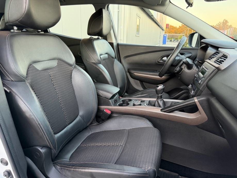 RENAULT KADJAR dCi130-PERLA BIJELA-REGISTRIRAN-PUNO OPREME-TOP STANJE-, 2015 god. - 16