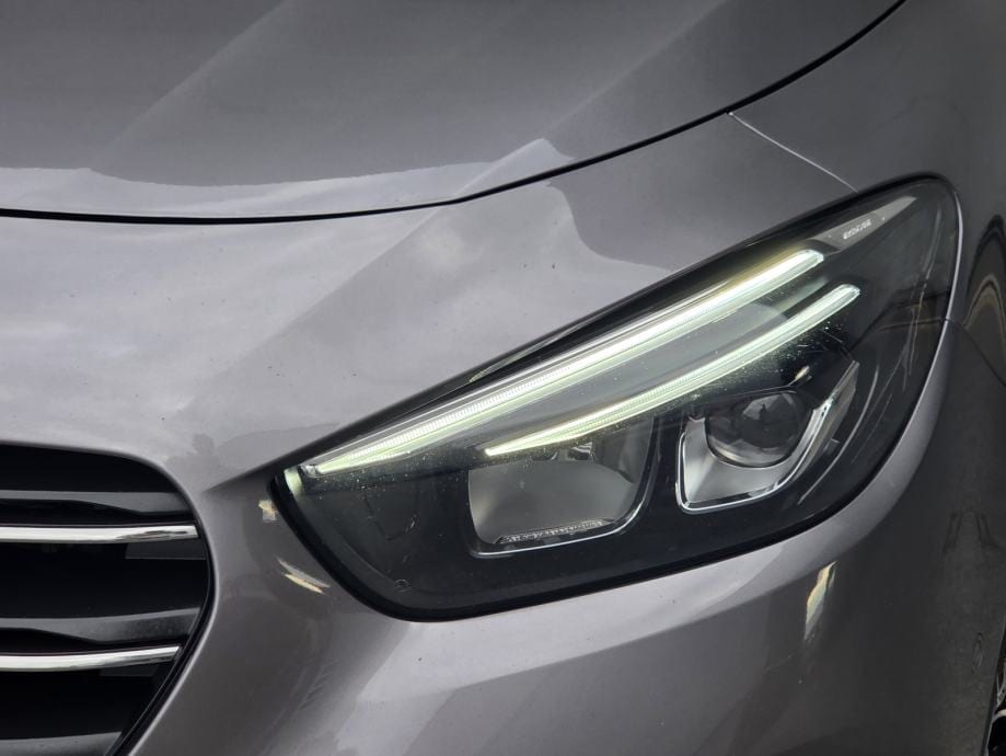 Mercedes-Benz T-klasa 180D automatik,LED,NAVI,KOŽA,KAMERA, 2022 god. - 12