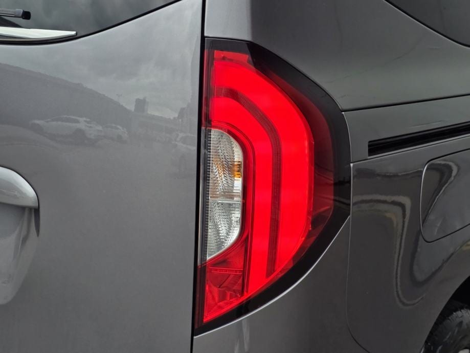 Mercedes-Benz T-klasa 180D automatik,LED,NAVI,KOŽA,KAMERA, 2022 god. - 14