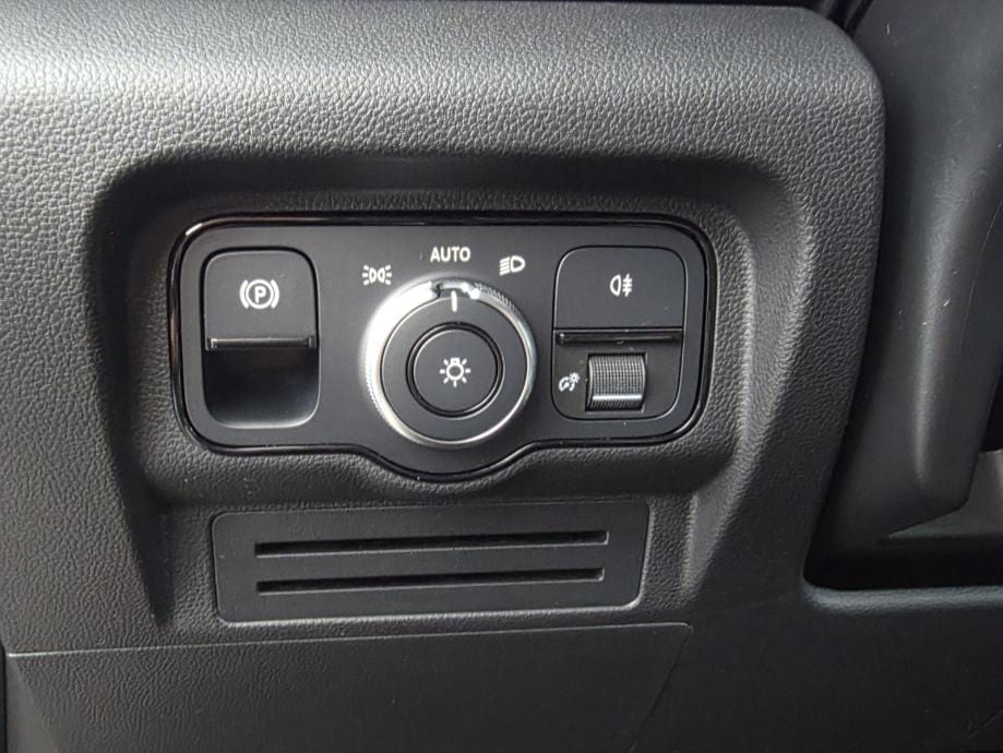 Mercedes-Benz T-klasa 180D automatik,LED,NAVI,KOŽA,KAMERA, 2022 god. - 24
