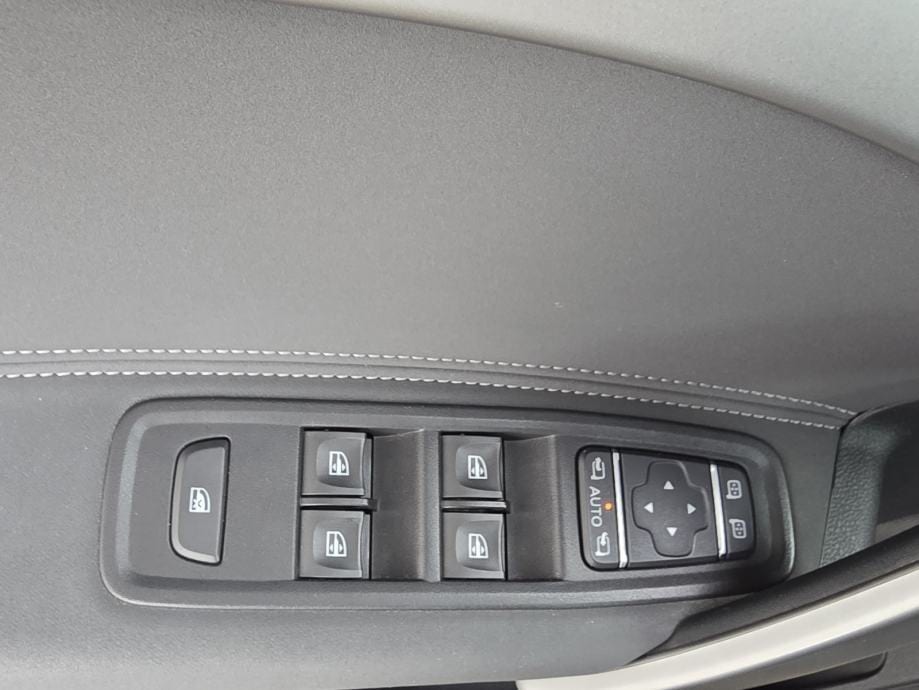 Mercedes-Benz T-klasa 180D automatik,LED,NAVI,KOŽA,KAMERA, 2022 god. - 25