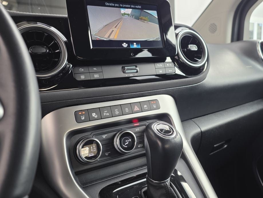 Mercedes-Benz T-klasa 180D automatik,LED,NAVI,KOŽA,KAMERA, 2022 god. - 28