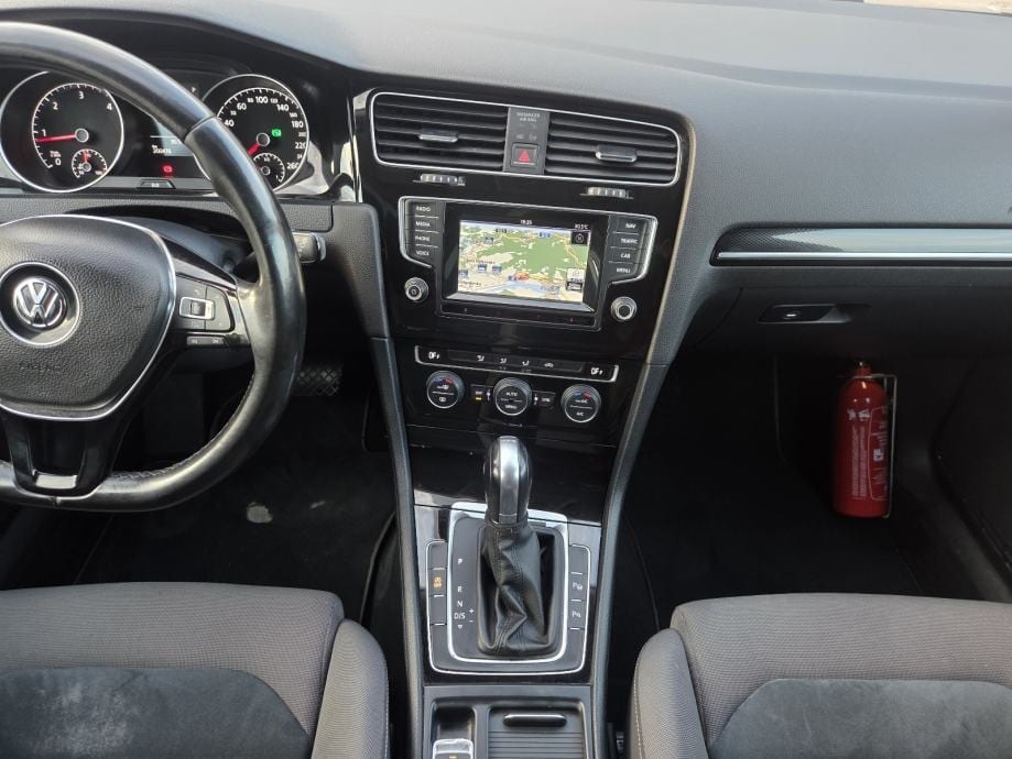 VW Golf 7 1,6 TDI BMT AUTOMATIK - 17