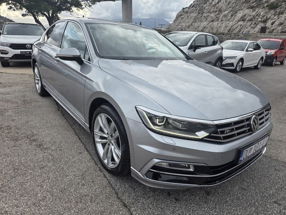 VW Passat 2,0 TDI R-LINE ** NIJE UVOZ ** JAMSTVO !!, 2019 god. - 3