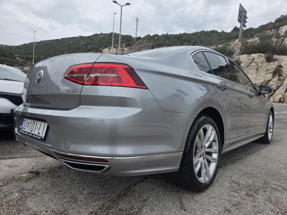 VW Passat 2,0 TDI R-LINE ** NIJE UVOZ ** JAMSTVO !!, 2019 god. - 6
