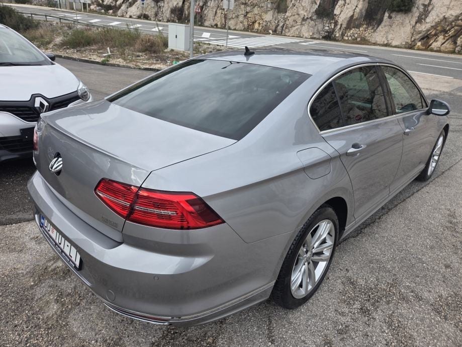 VW Passat 2,0 TDI R-LINE ** NIJE UVOZ ** JAMSTVO !!, 2019 god. - 5