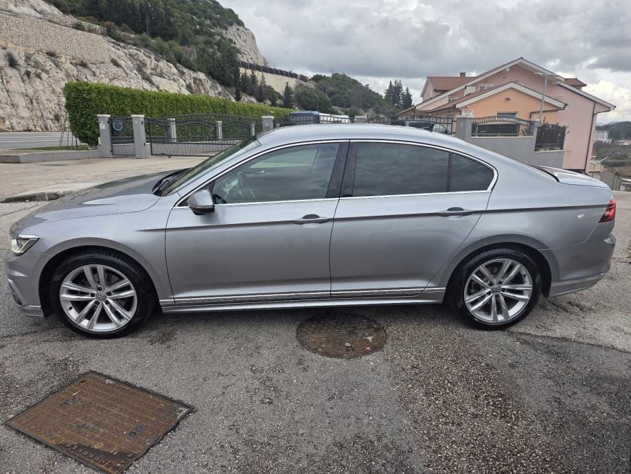 VW Passat 2,0 TDI R-LINE ** NIJE UVOZ ** JAMSTVO !!, 2019 god. - 10