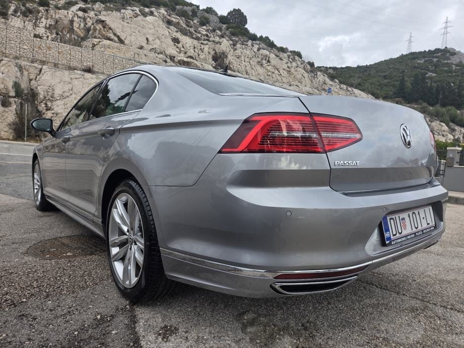 VW Passat 2,0 TDI R-LINE ** NIJE UVOZ ** JAMSTVO !!, 2019 god. - 8