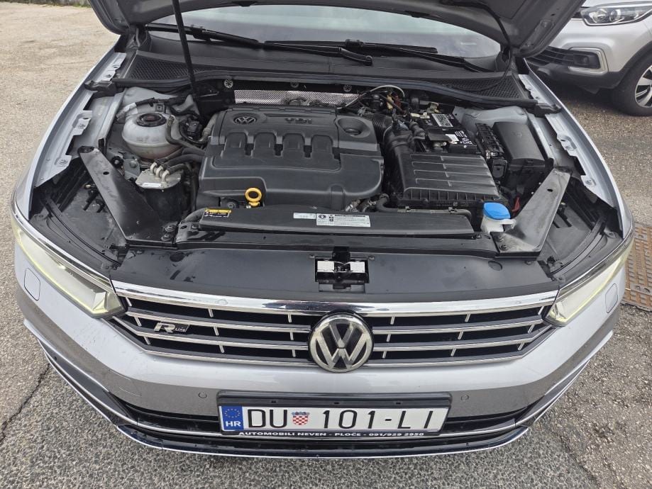 VW Passat 2,0 TDI R-LINE ** NIJE UVOZ ** JAMSTVO !!, 2019 god. - 12
