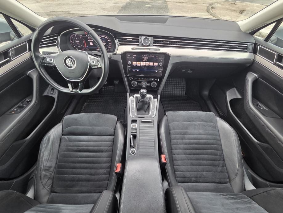 VW Passat 2,0 TDI R-LINE ** NIJE UVOZ ** JAMSTVO !!, 2019 god. - 15