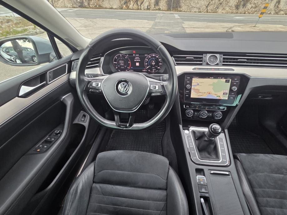 VW Passat 2,0 TDI R-LINE ** NIJE UVOZ ** JAMSTVO !!, 2019 god. - 16
